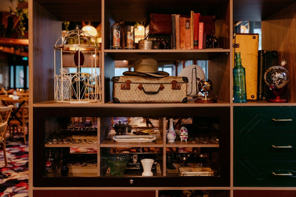 janes rivertown restaurant trinkets