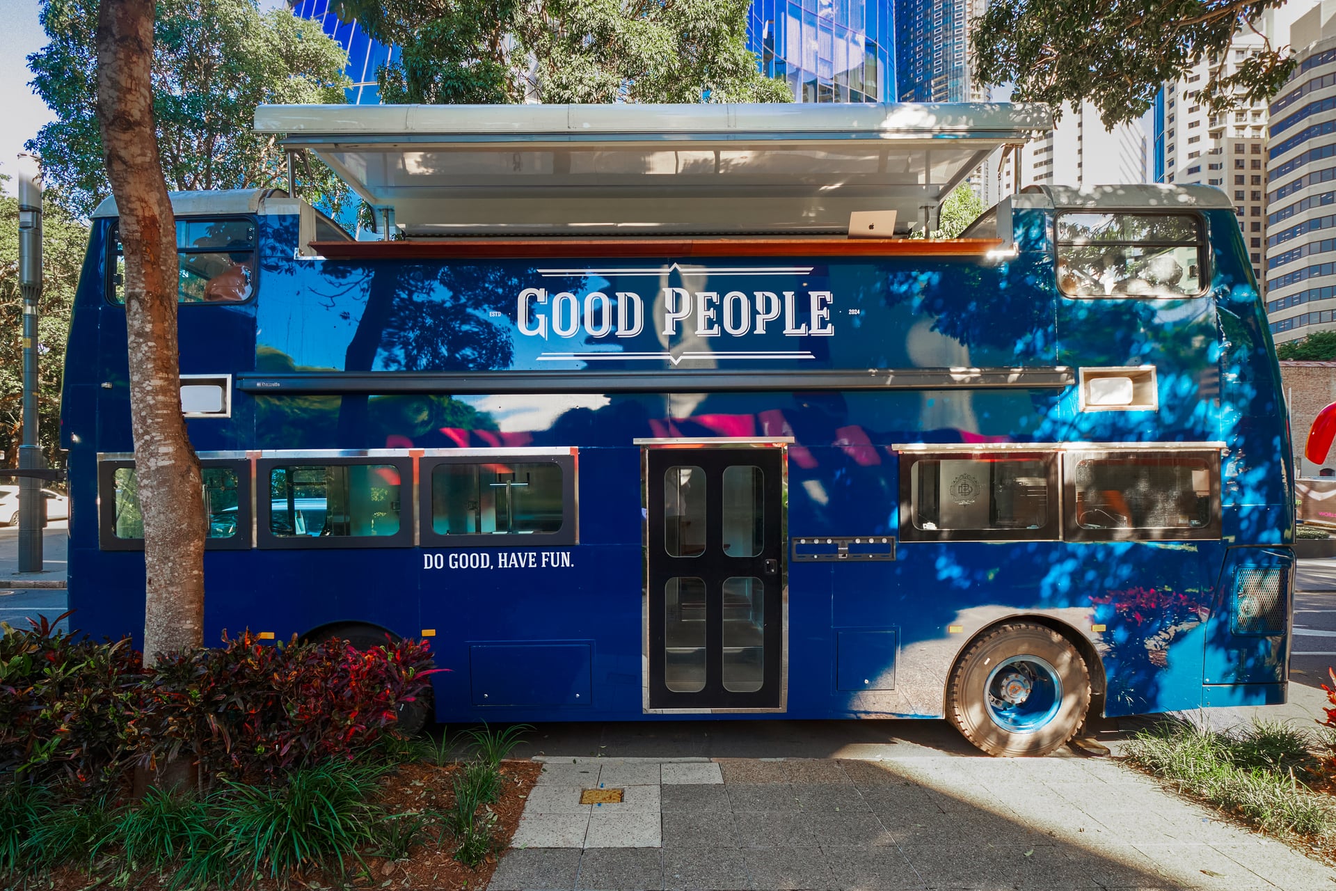 double decker bus bar